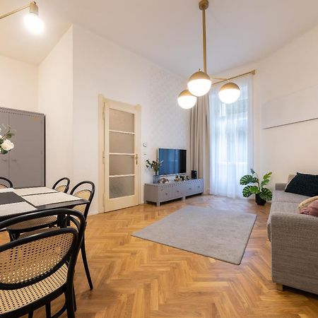 Stylish Old Town Apartment By Easybnb Prague Ngoại thất bức ảnh